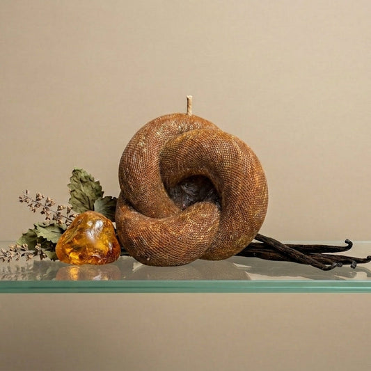Knot Sculptural Candle • Noble Wood & Cedarwood